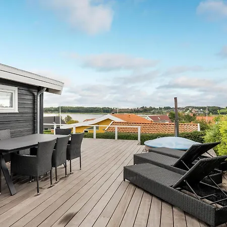 3 Bedroom Pet Friendly In *