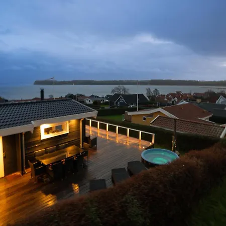 3 Bedroom Pet Friendly In Holiday home Hejls