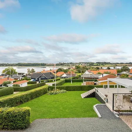 3 Bedroom Pet Friendly In *