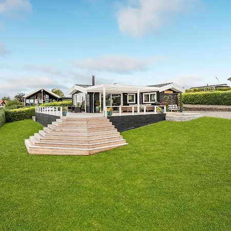 3 Bedroom Pet Friendly In