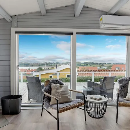 3 Bedroom Pet Friendly In *