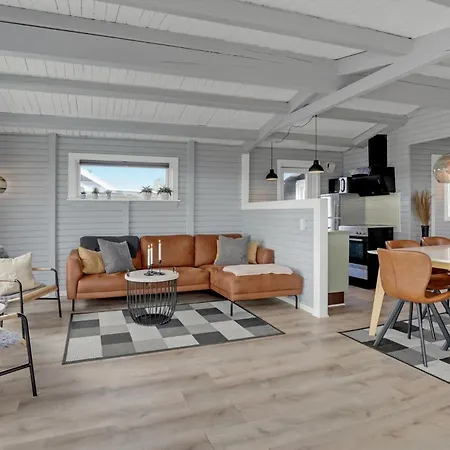 3 Bedroom Pet Friendly In *