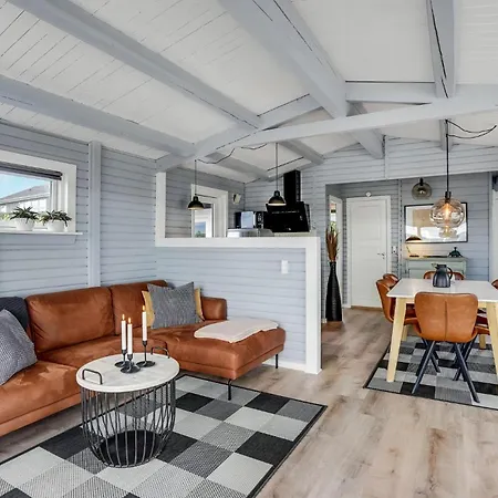 3 Bedroom Pet Friendly In